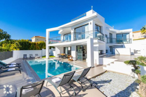 Villa Dunamoon by Abahana Villas